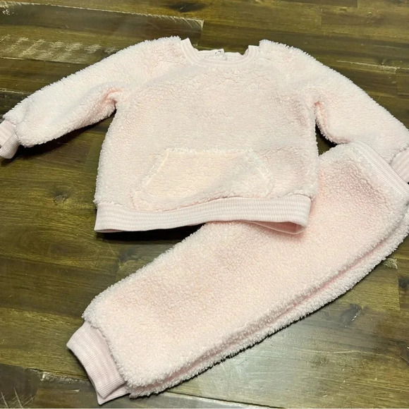 Calvin Klein Pink Teddy Set Jogger Crew Neck Fuzzy 6/9 Months Baby Girl - Picture 1 of 5
